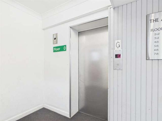 Flat for sale in Queen's Park, Brighton
