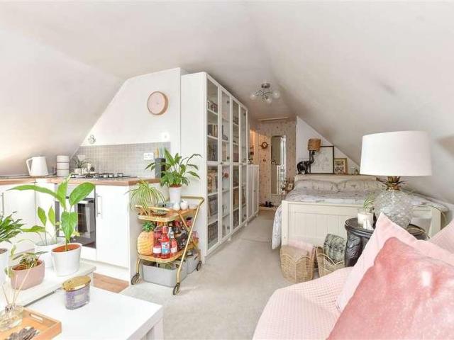 Flat for sale in Gillingham