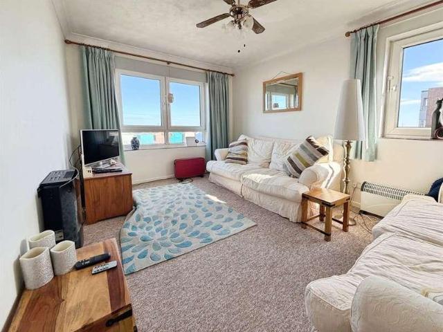 Flat for sale in Felixstowe, Eastbridge