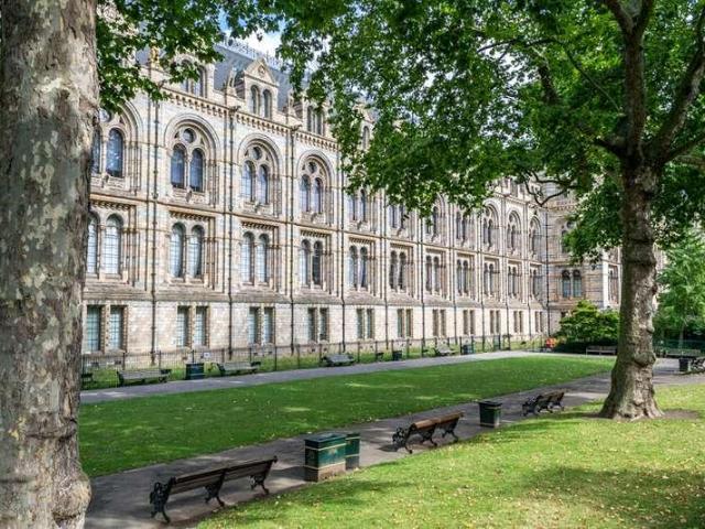 Flat for sale in Chelsea, Greater London