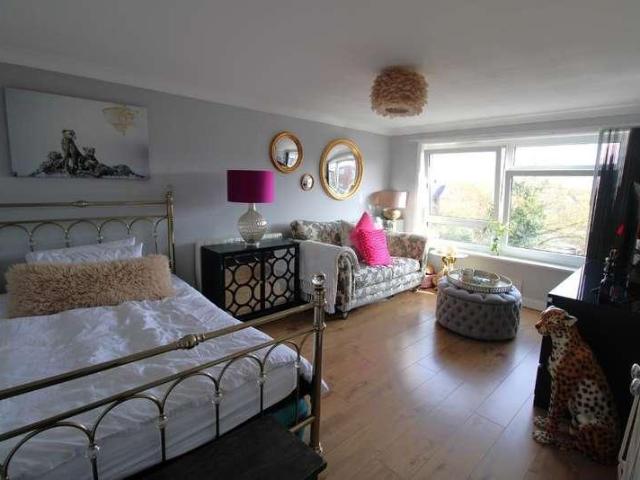 Flat for sale in Greater London