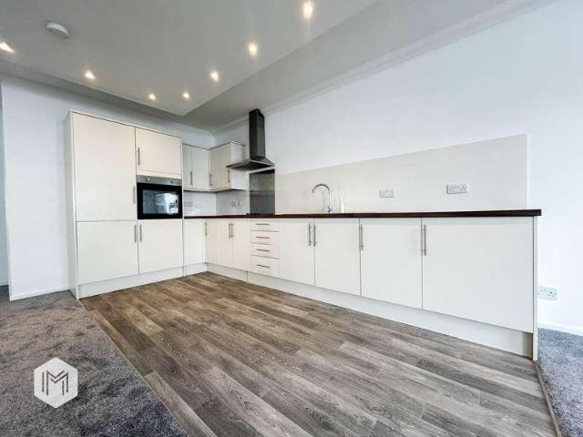 Flat for sale in Daisy Hill, Lee Bank