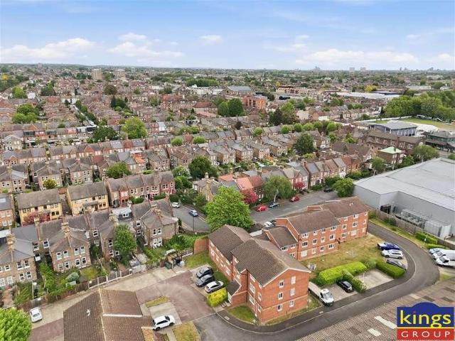 Flat for sale in Leyton, Greater London