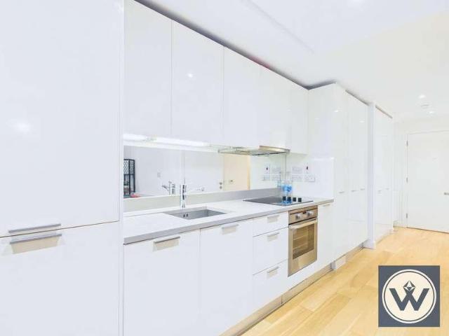 Flat for sale in Hayes, Greater London