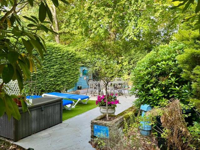 Flat for sale in Old Dean, Heol-las