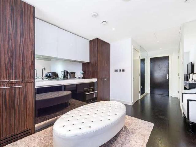 Flat for sale in Pimlico, Greater London