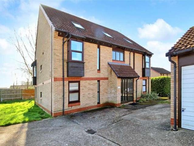 Flat for sale in Horsell, Woking