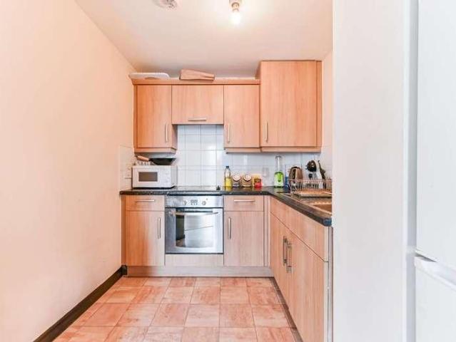 Flat for sale in Croydon, Broad Green