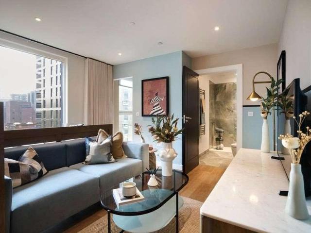 Flat for sale in Birch Green, Lower Halliford