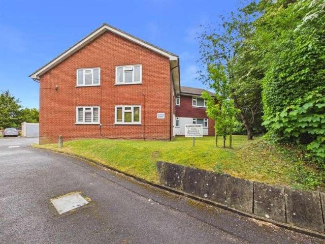 Flat for sale in London Borough of Croydon, Greater London