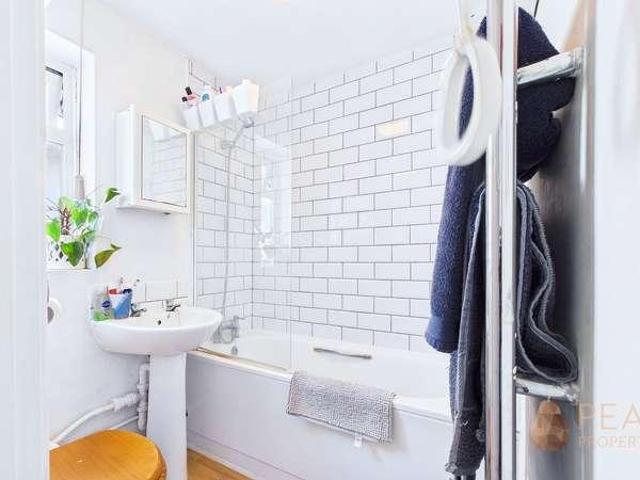 Flat for sale in Fishersgate, West Sussex