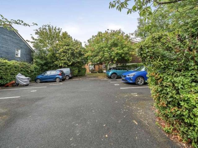 Flat for sale in St Paul's Cray, Greater London
