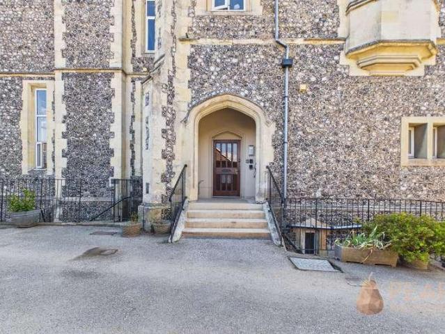Flat for sale in Fishersgate, West Sussex