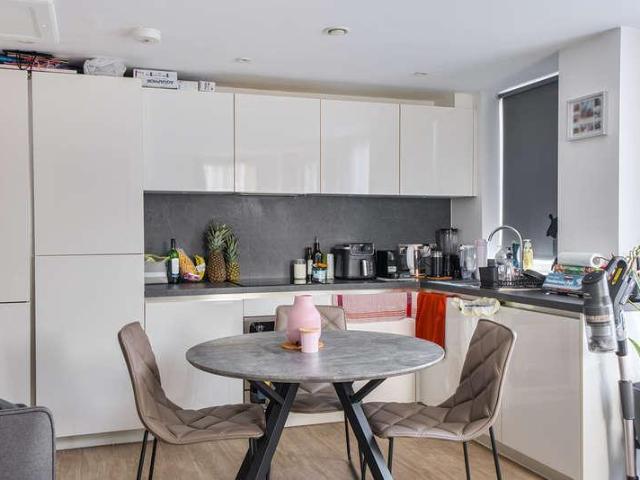 Flat for sale in Pachesham Park, Surrey