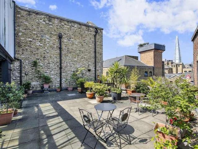 Flat for sale in Bermondsey, Greater London