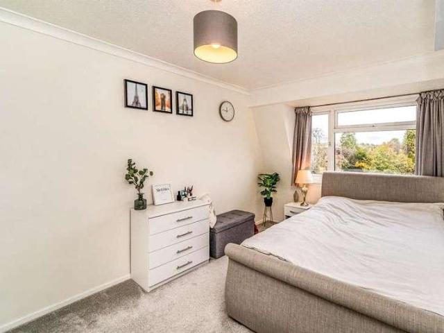 Flat for sale in Beeches Community Board, Slough