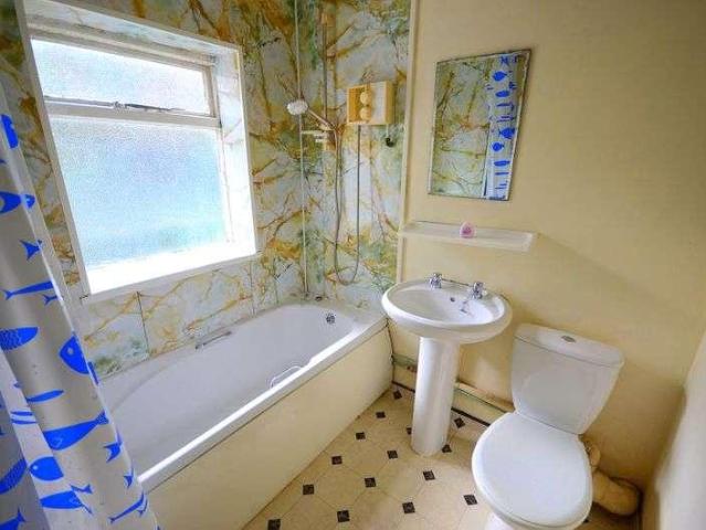 Flat for sale in Lansdowne, Charminster