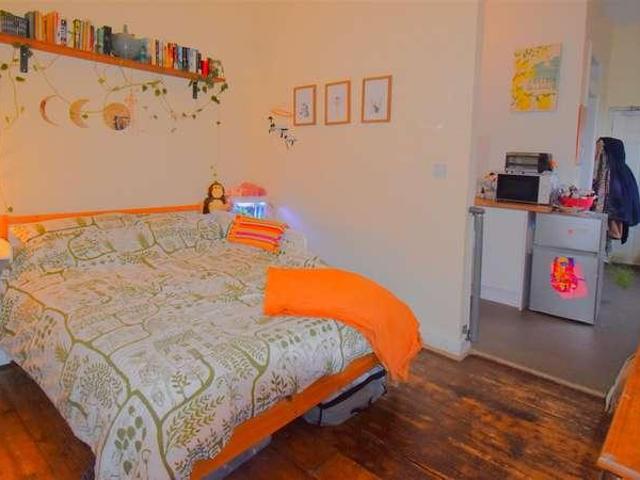 Flat for sale in Kingswood, South Gloucestershire