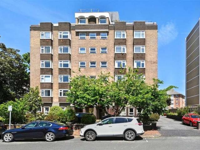 Flat for sale in Eastbourne, East Sussex