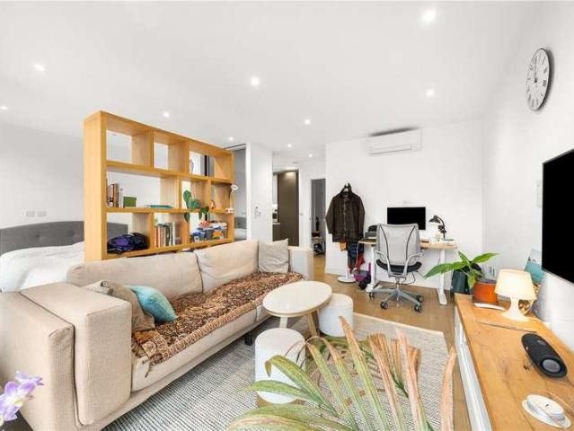 Flat for sale in London Borough of Tower Hamlets, Greater London