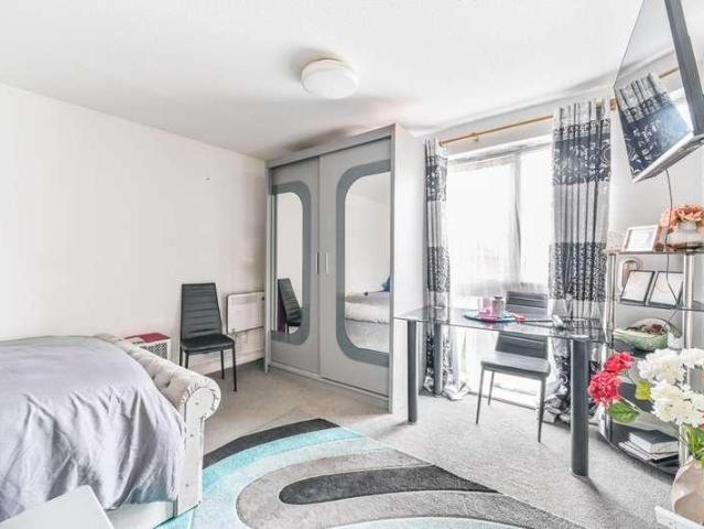 Flat for sale in Thornton Heath, Thornton Heath