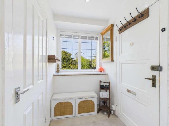 Flat for sale in Denne Park, Horsham