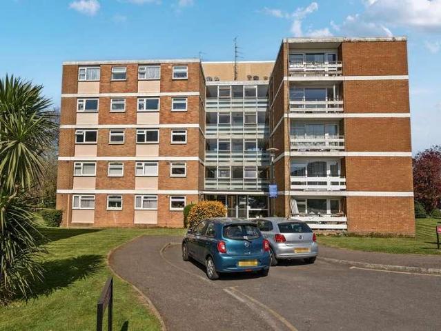 Flat for sale in Woodcote Green, Greater London