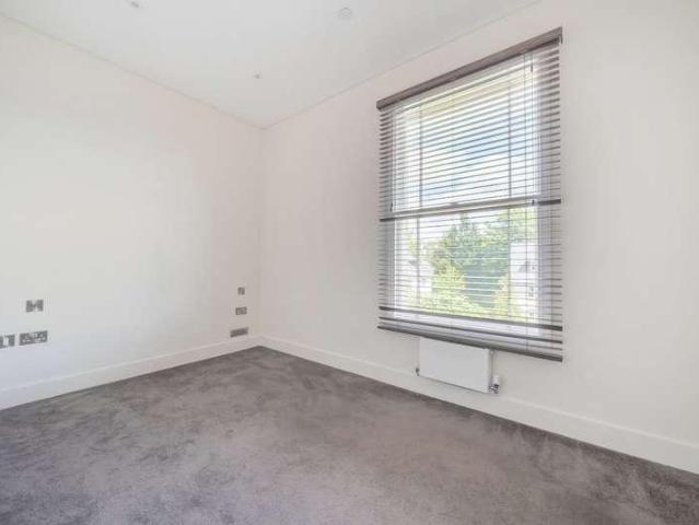 Flat for sale in Reigate, Reigate and Banstead