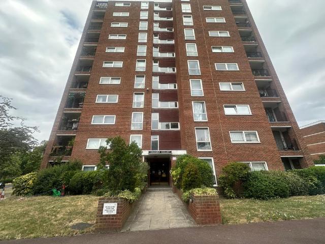 Apartment for rent in London Borough of Ealing, Park Royal