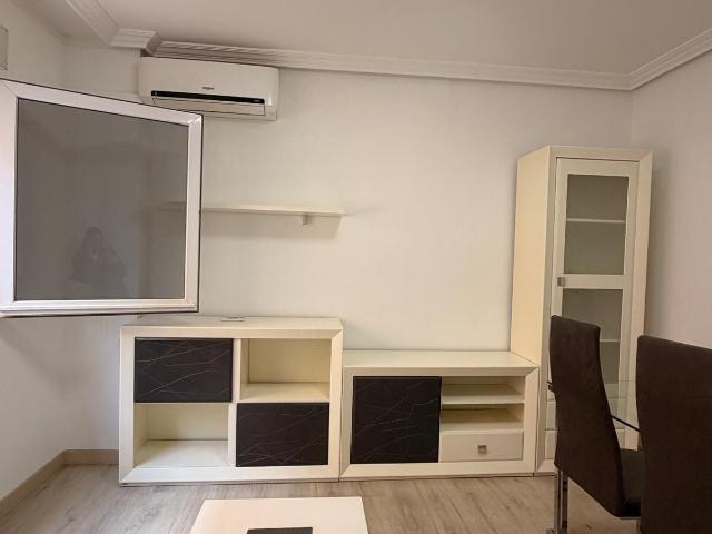 Apartamento en alquiler en Urbanización Azahar, Jaén