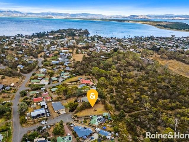 Land for sale in Dodges Ferry, Tasmania