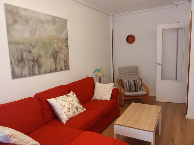 Apartamento en alquiler en Laredo