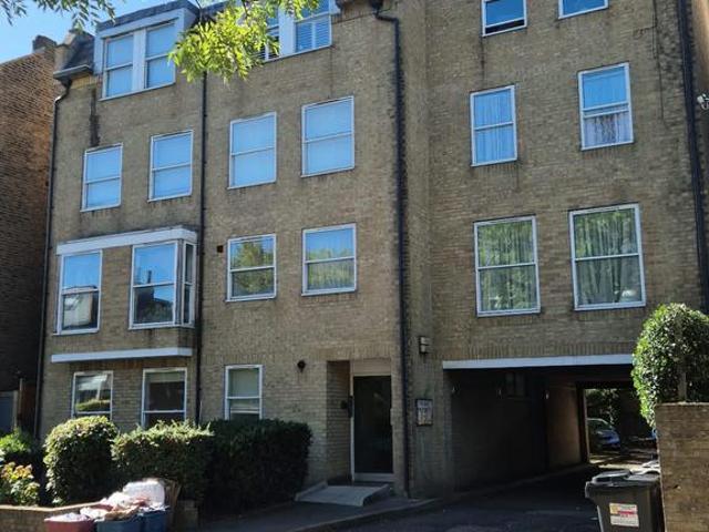 Apartment for rent in Strand-on-the-Green, Greater London