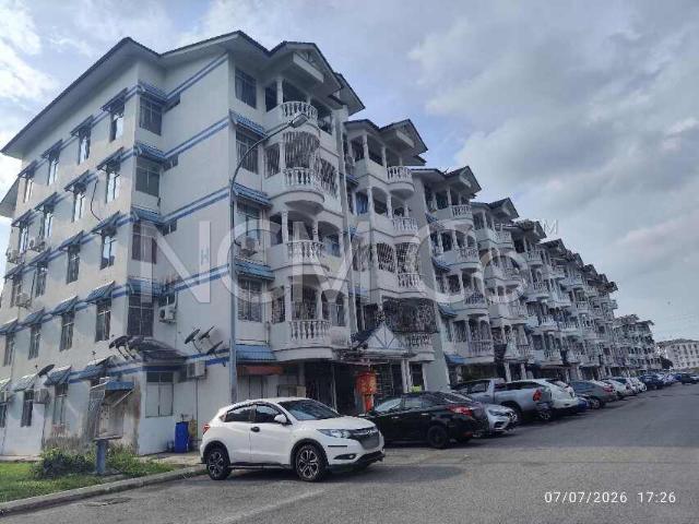 Flat for sale in Malaka
