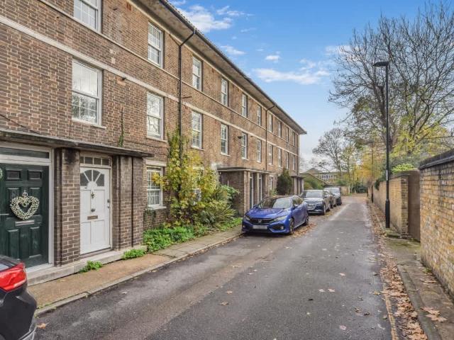 Apartment for rent in London Borough of Lewisham, Cat Hill