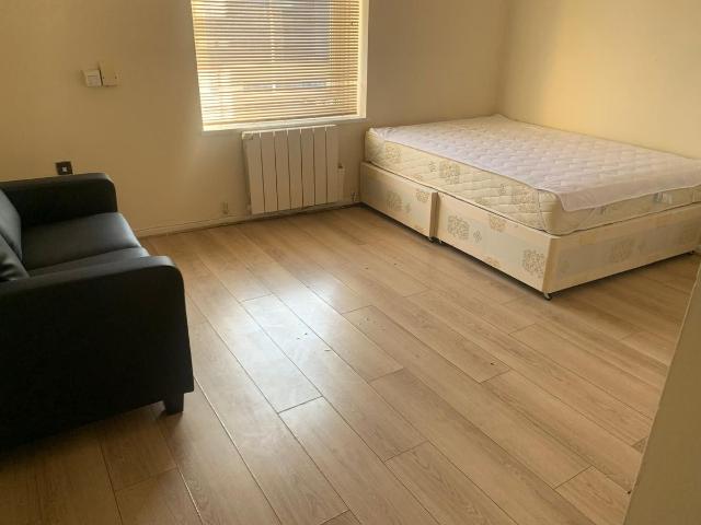 Studio for rent in Spring Park, Luton