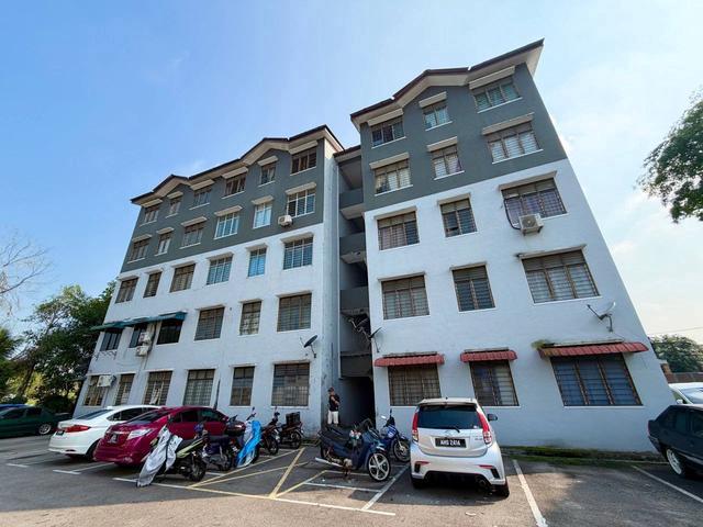 Flat for sale in Pekan Nanas, Johor