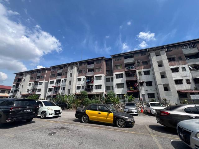 Flat for sale in Kajang, Langat