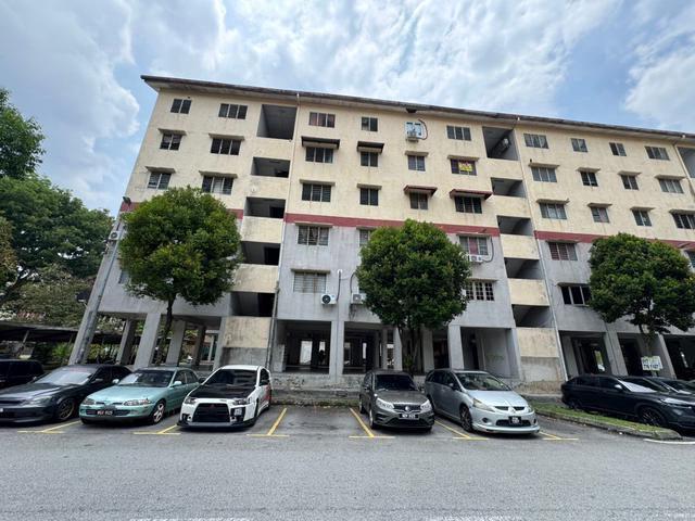 Flat for sale in Petaling, Alam Impian