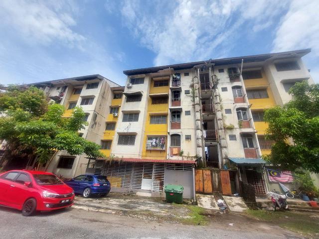 Flat for sale in Petaling, Alam Impian