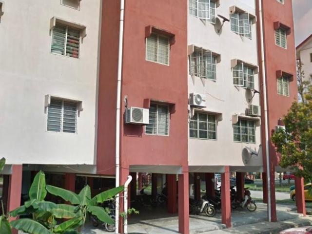 Room for rent in Petaling, Alam Impian