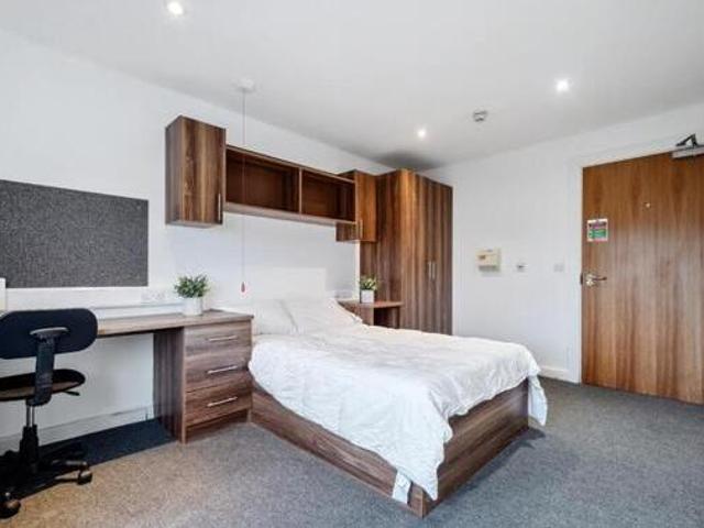 House for rent in Follaton, Strode
