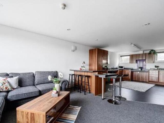 House for rent in Follaton, Strode