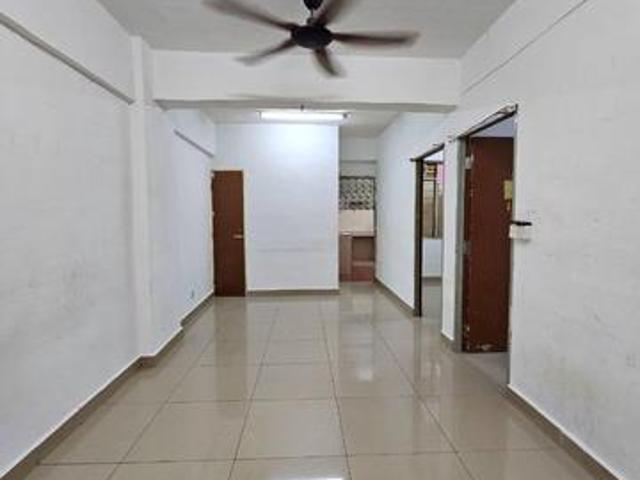 Flat for sale in Petaling, Subang Jaya