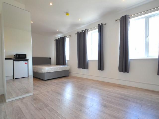 Studio for rent in London Borough of Hillingdon, Greater London