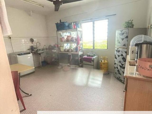 Flat for sale in Malaka