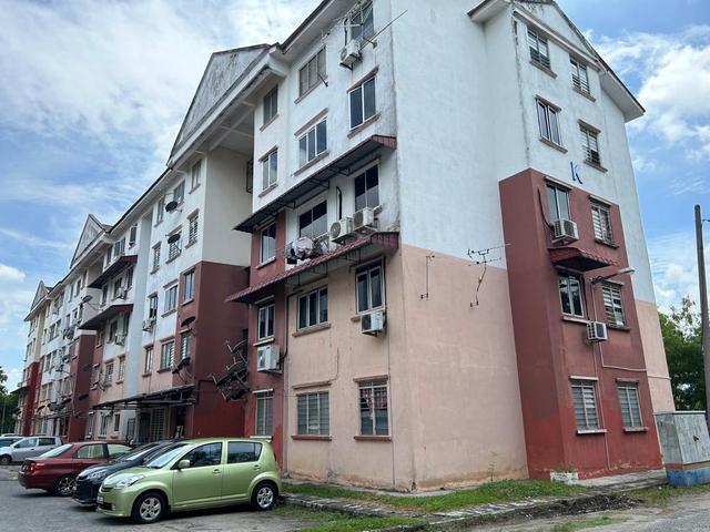 Flat for sale in Malaka