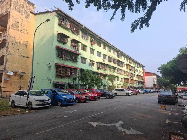 Flat for sale in Seri Kembangan, Majlis Bandaraya Subang Jaya