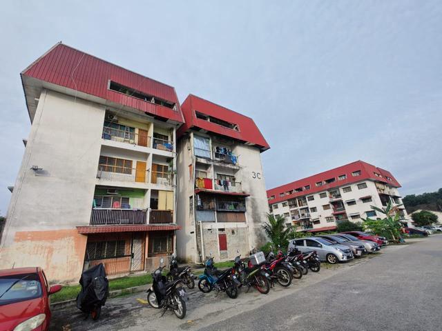 Flat for sale in Petaling, Alam Impian