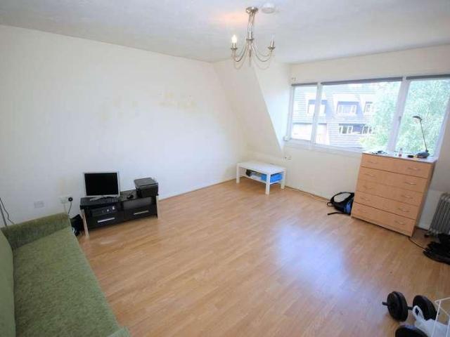 Apartment for rent in London Borough of Ealing, Park Royal
